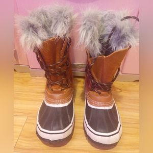 Outbound Frost Women's High Cut Boots, Tan/Black Size 8